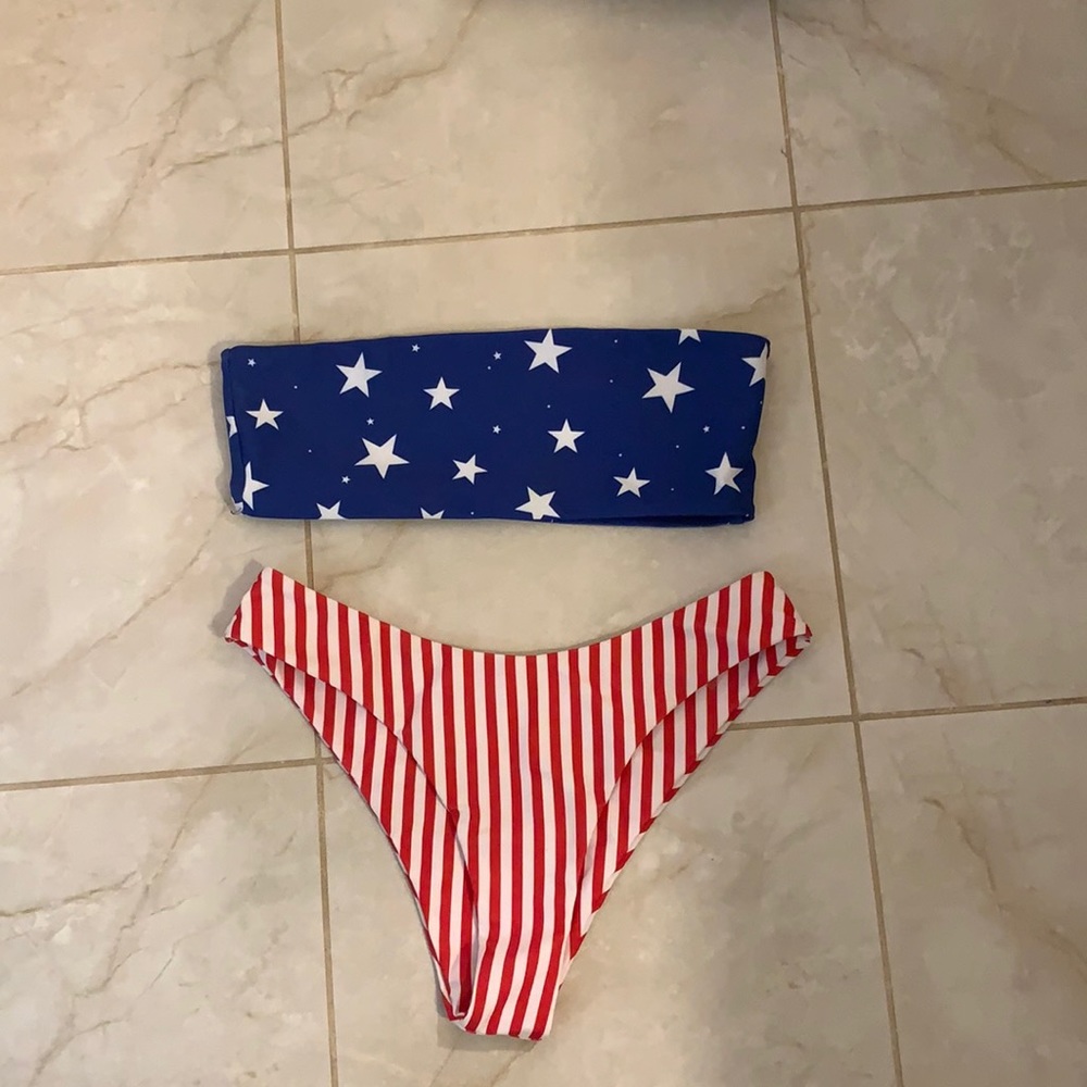 Never worn SHEIN bikini size small in both